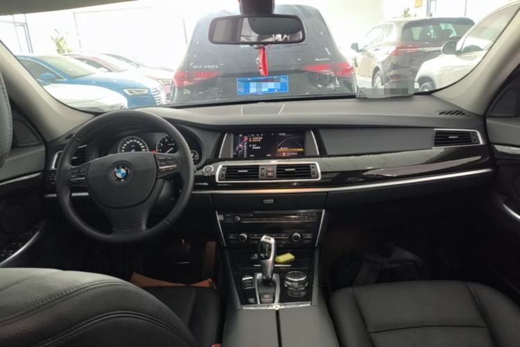 Used BMW 5 Series GT 2015 528i Leading Model Center Console