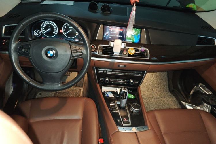 Used BMW 5 Series GT 2015 528i Leading Model Center Console