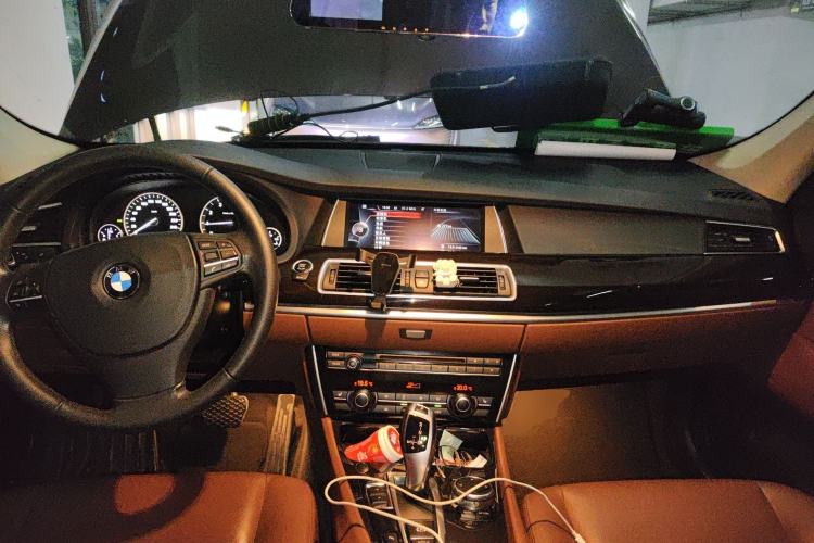 Used BMW 5 Series GT 2015 528i Leading Model Center Console