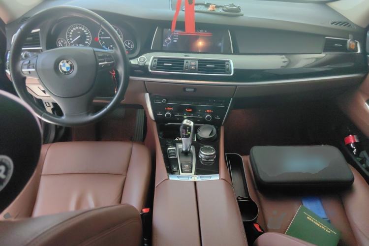 Used BMW 5 Series GT 2015 528i Leading Model Center Console