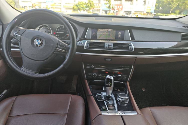 Used BMW 5 Series GT 2015 528i Leading Model Center Console