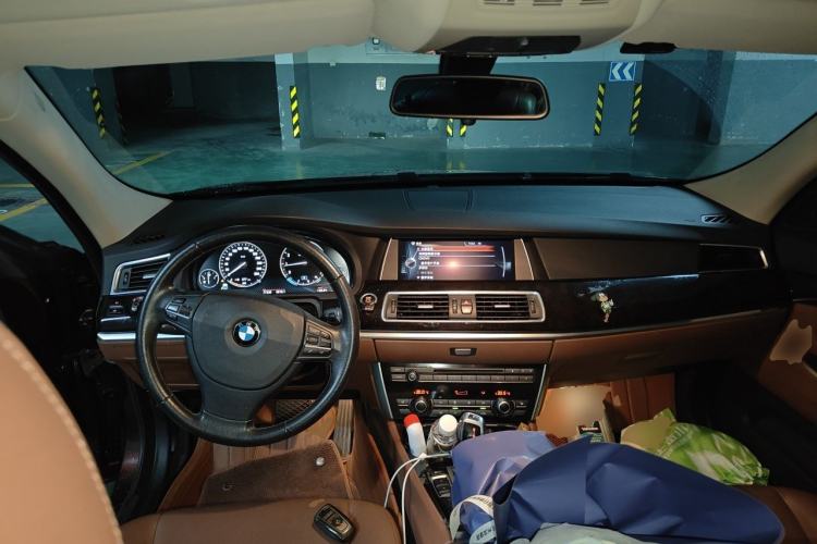 Used BMW 5 Series GT 2015 528i Leading Model Center Console