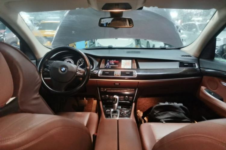 Used BMW 5 Series GT 2015 528i Leading Model Center Console