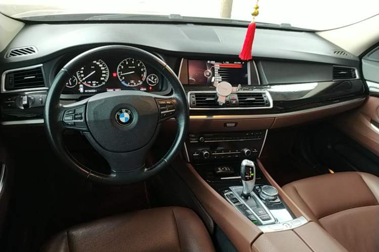 Used BMW 5 Series GT 2015 528i Leading Model Center Console