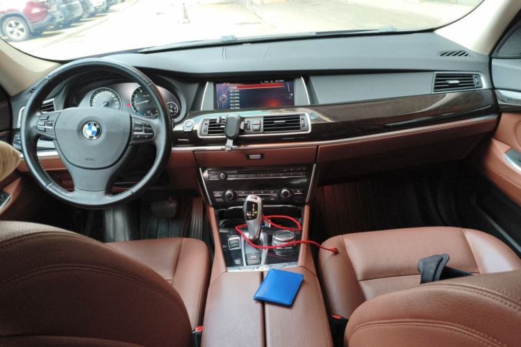 Used BMW 5 Series GT 2015 528i Leading Model Center Console
