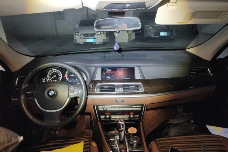 Used BMW 5 Series GT 2015 528i Leading Model Center Console