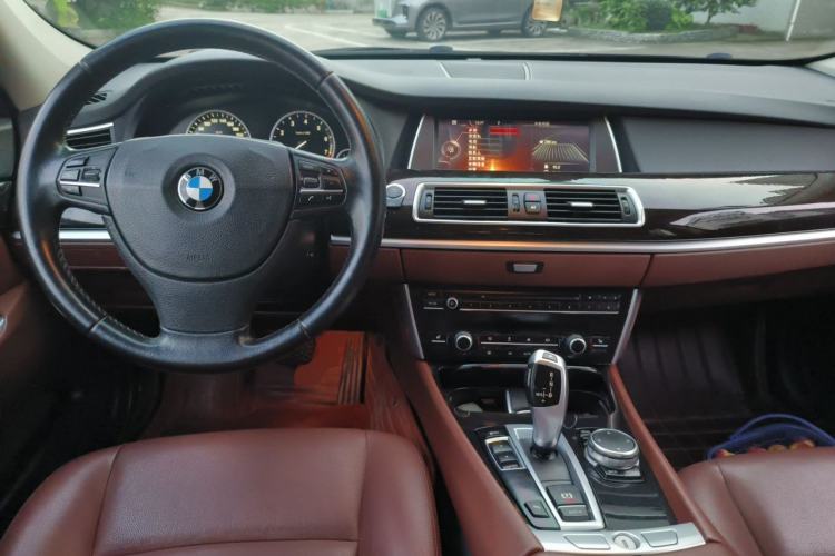 Used BMW 5 Series GT 2015 528i Leading Model Center Console