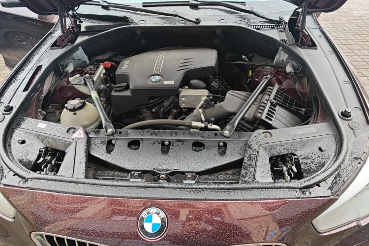 Used BMW 5 Series GT 2015 528i Leading Model Engine Bay