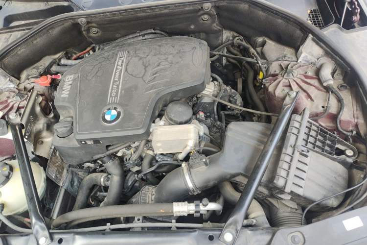 Used BMW 5 Series GT 2015 528i Leading Model Engine Bay
