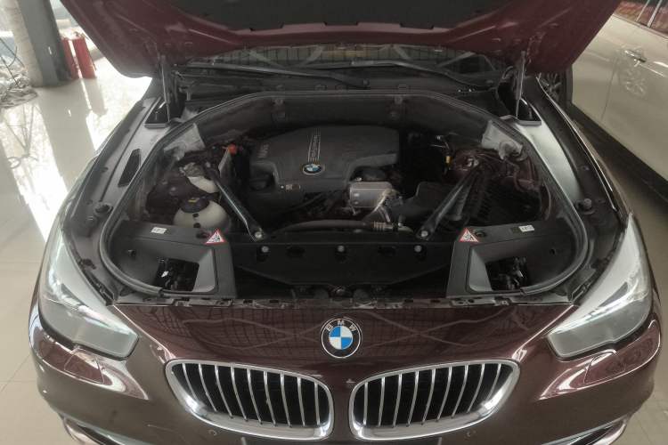 Used BMW 5 Series GT 2015 528i Leading Model Engine Bay