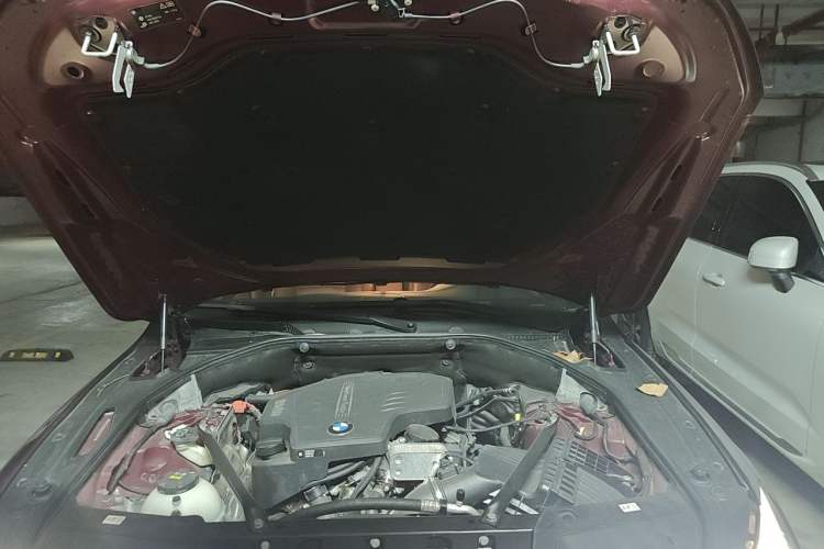 Used BMW 5 Series GT 2015 528i Leading Model Engine Bay
