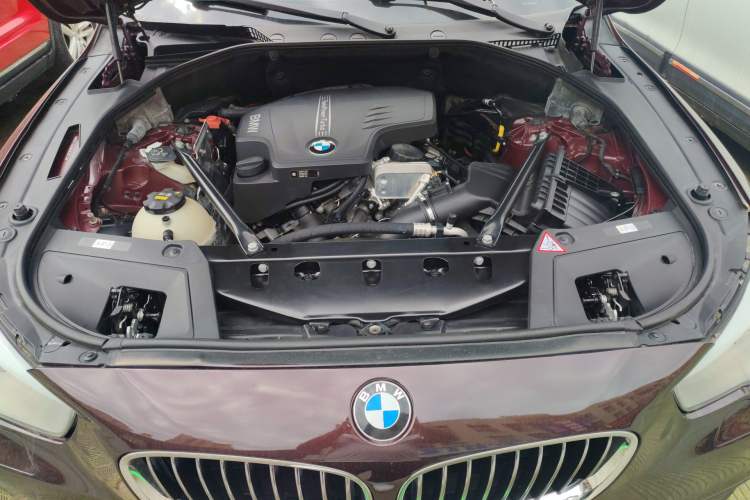 Used BMW 5 Series GT 2015 528i Leading Model Engine Bay