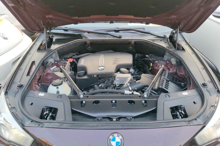 Used BMW 5 Series GT 2015 528i Leading Model Engine Bay