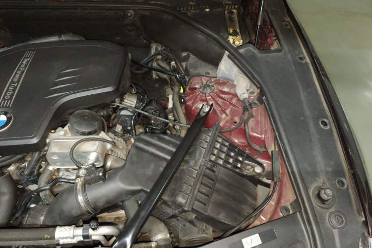 Used BMW 5 Series GT 2015 528i Leading Model Engine Bay Left