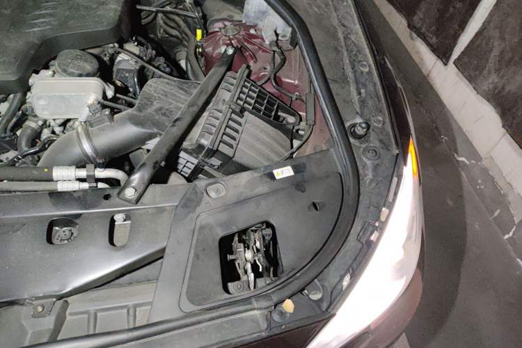 Used BMW 5 Series GT 2015 528i Leading Model Engine Bay Left