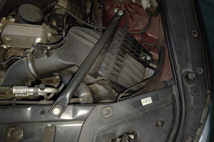 Used BMW 5 Series GT 2015 528i Leading Model Engine Bay Left