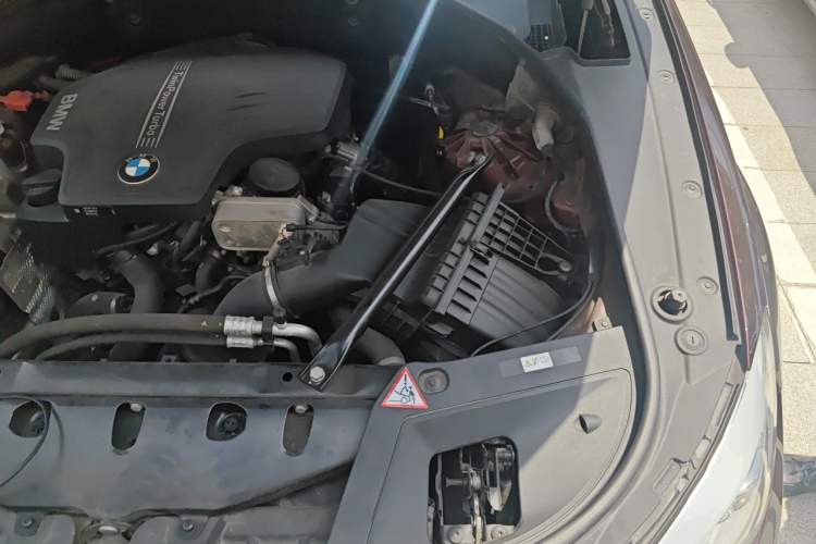 Used BMW 5 Series GT 2015 528i Leading Model Engine Bay Left