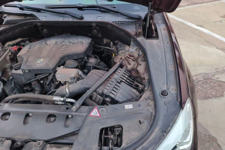 Used BMW 5 Series GT 2015 528i Leading Model Engine Bay Left