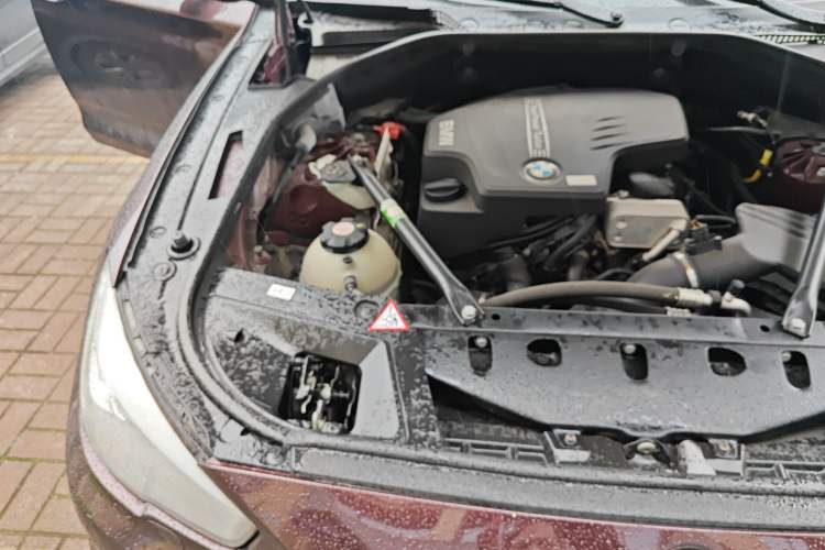 Used BMW 5 Series GT 2015 528i Leading Model Engine Bay Right