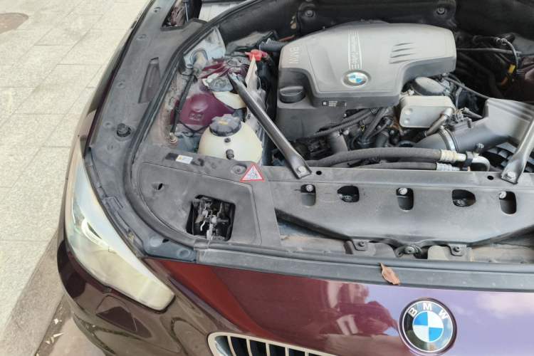 Used BMW 5 Series GT 2015 528i Leading Model Engine Bay Right