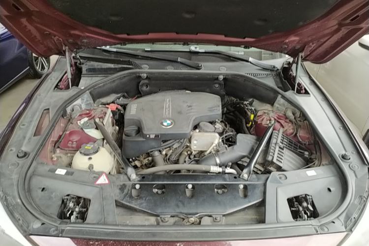Used BMW 5 Series GT 2015 528i Leading Model Engine Bay