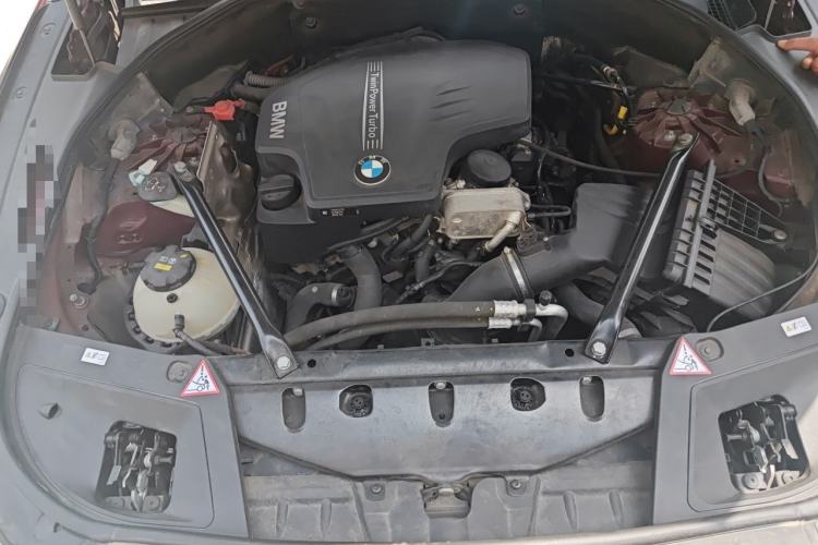 Used BMW 5 Series GT 2015 528i Leading Model Engine Bay