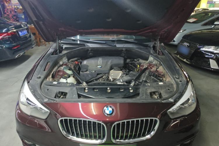 Used BMW 5 Series GT 2015 528i Leading Model Engine Bay