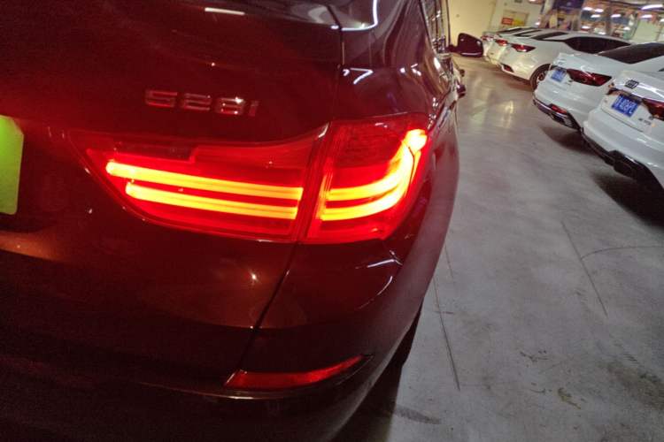 Used BMW 5 Series GT 2015 528i Leading Model Exterior 3
