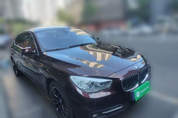 Used BMW 5 Series GT 2015 528i Leading Model Front Right 45 Deg
