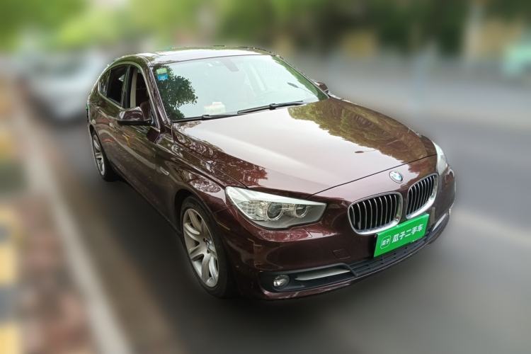 Used BMW 5 Series GT 2015 528i Leading Model Front Right 45 Deg