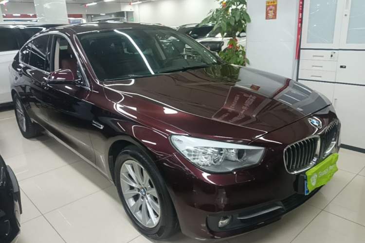 Used BMW 5 Series GT 2015 528i Leading Model Front Right 45 Deg