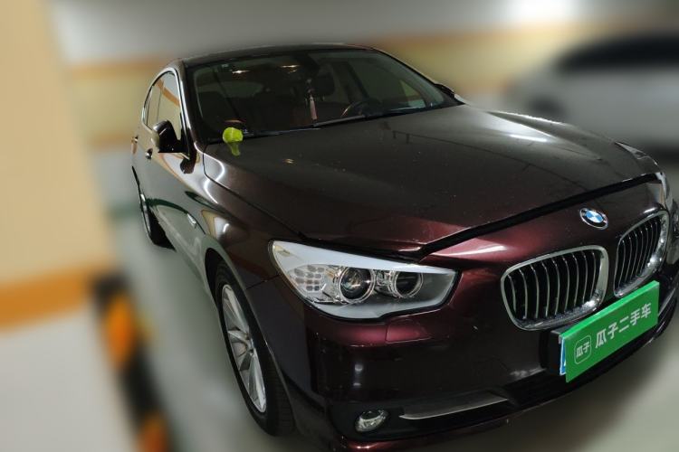 Used BMW 5 Series GT 2015 528i Leading Model Front Right 45 Deg