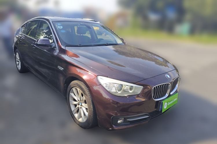 Used BMW 5 Series GT 2015 528i Leading Model Front Right 45 Deg