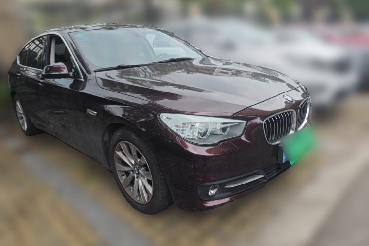 Used BMW 5 Series GT 2015 528i Leading Model Front Right 45 Deg