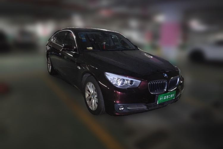 Used BMW 5 Series GT 2015 528i Leading Model Front Right 45 Deg