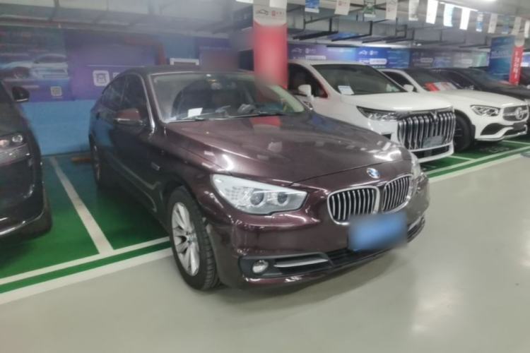 Used BMW 5 Series GT 2015 528i Leading Model Front Right 45 Deg