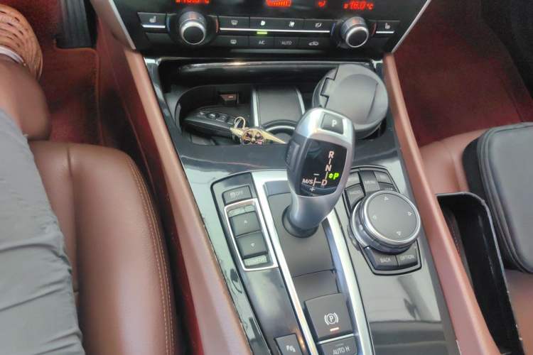 Used BMW 5 Series GT 2015 528i Leading Model Gear Lever
