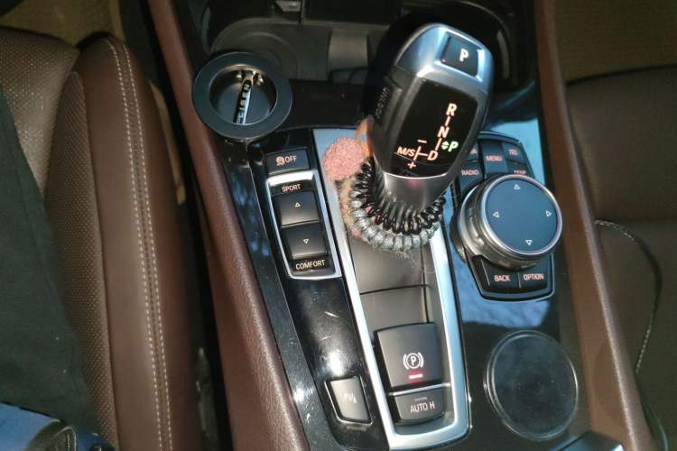 Used BMW 5 Series GT 2015 535i Luxury Edition Gear Lever