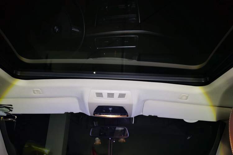 Used BMW 5 Series GT 2015 528i Leading Model Headliner