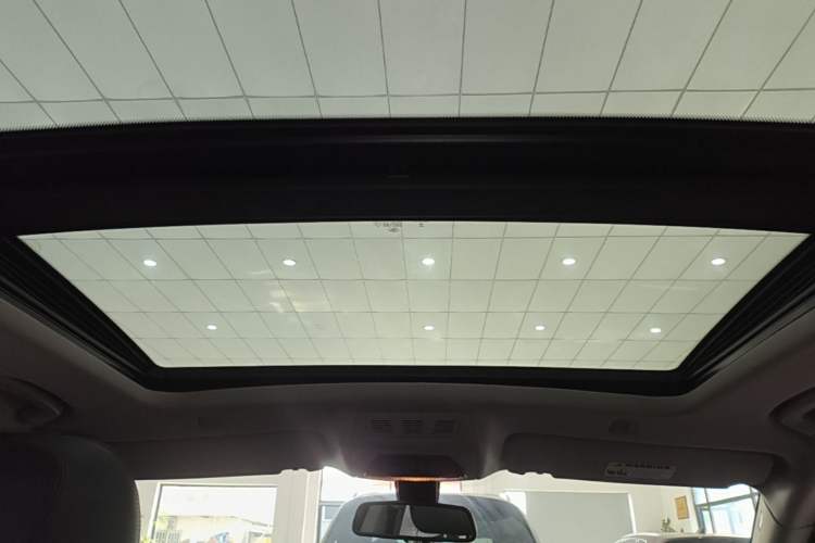 Used BMW 5 Series GT 2015 528i Leading Model Headliner