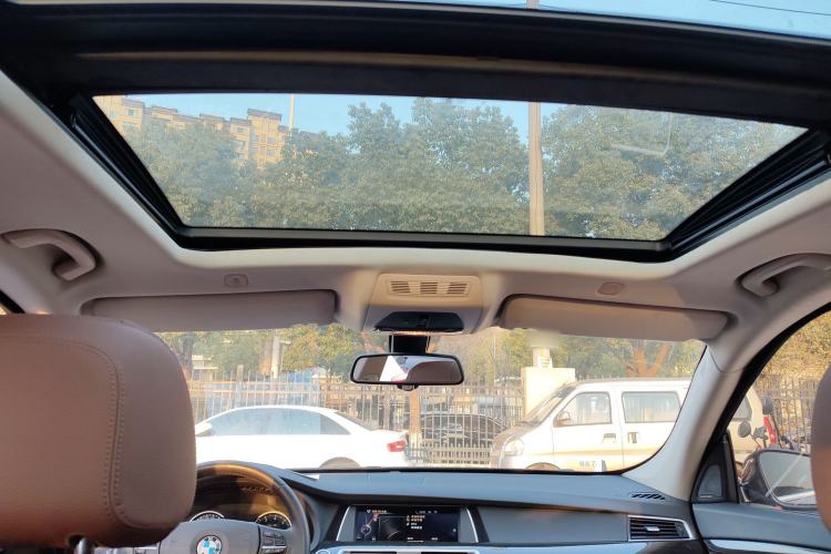 Used BMW 5 Series GT 2015 528i Leading Model Headliner