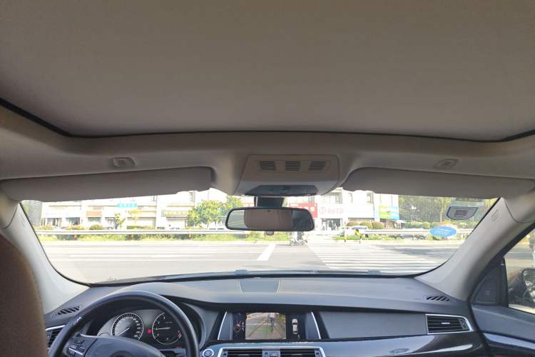 Used BMW 5 Series GT 2015 528i Leading Model Headliner
