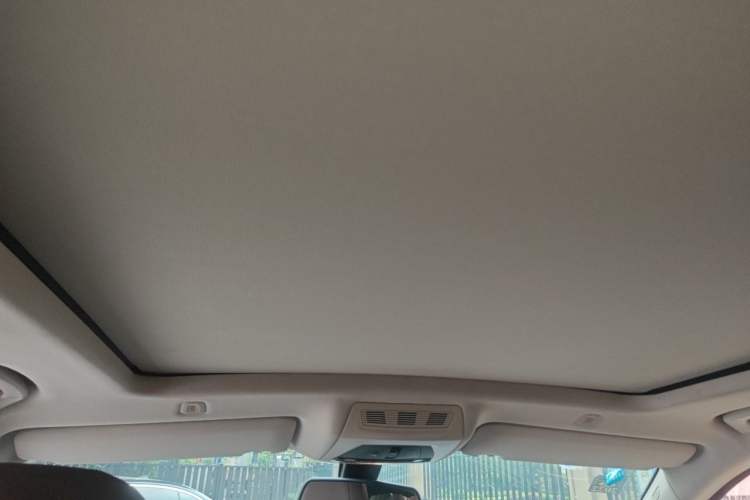 Used BMW 5 Series GT 2015 528i Leading Model Headliner