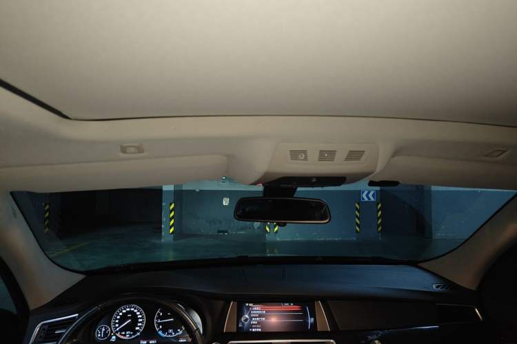 Used BMW 5 Series GT 2015 528i Leading Model Headliner