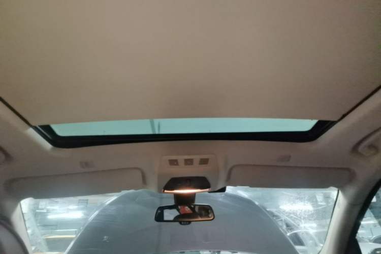 Used BMW 5 Series GT 2015 528i Leading Model Headliner