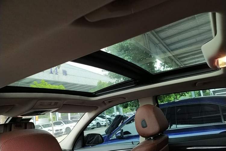 Used BMW 5 Series GT 2015 528i Leading Model Headliner