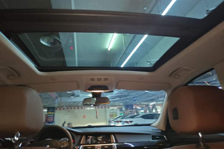Used BMW 5 Series GT 2015 528i Leading Model Headliner