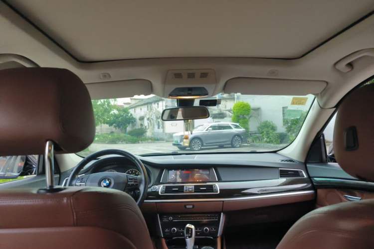 Used BMW 5 Series GT 2015 528i Leading Model Headliner