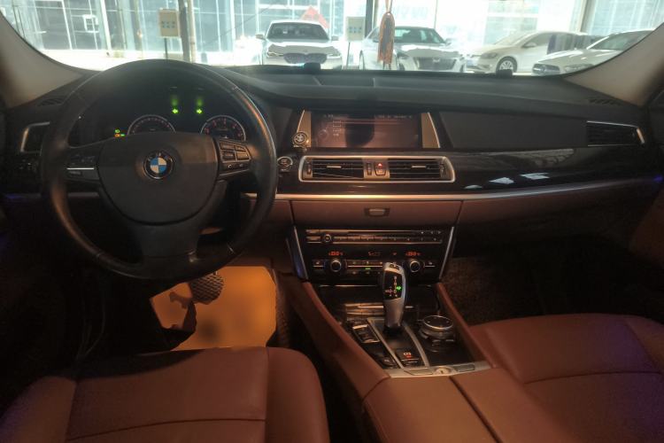 Used BMW 5 Series GT 2015 528i Leading Model Interior 2