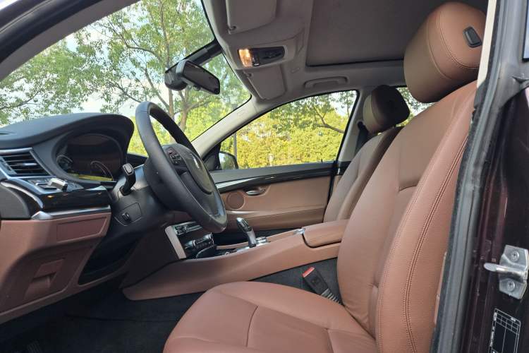 Used BMW 5 Series GT 2015 528i Leading Model Interior 3